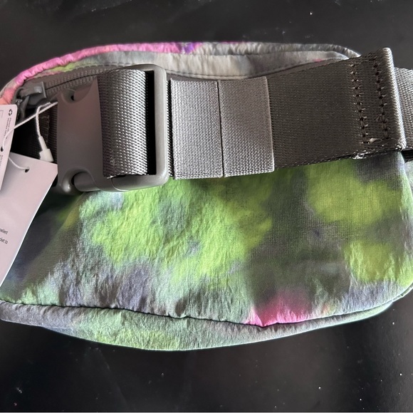 NWT lululemon belt bag 1L - Picture 5 of 5